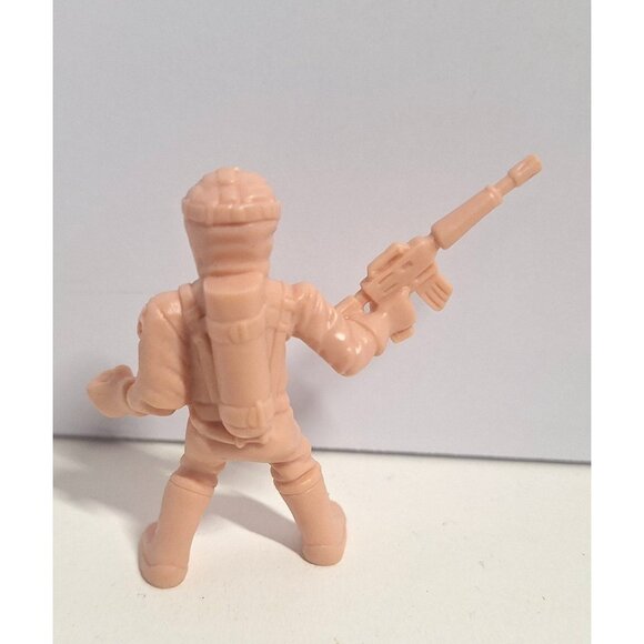 SLUG Zombies Soldier Gas Mask Rifle Backpack 2015 Mini Zombie Flesh Series 2 2" - Picture 3 of 6